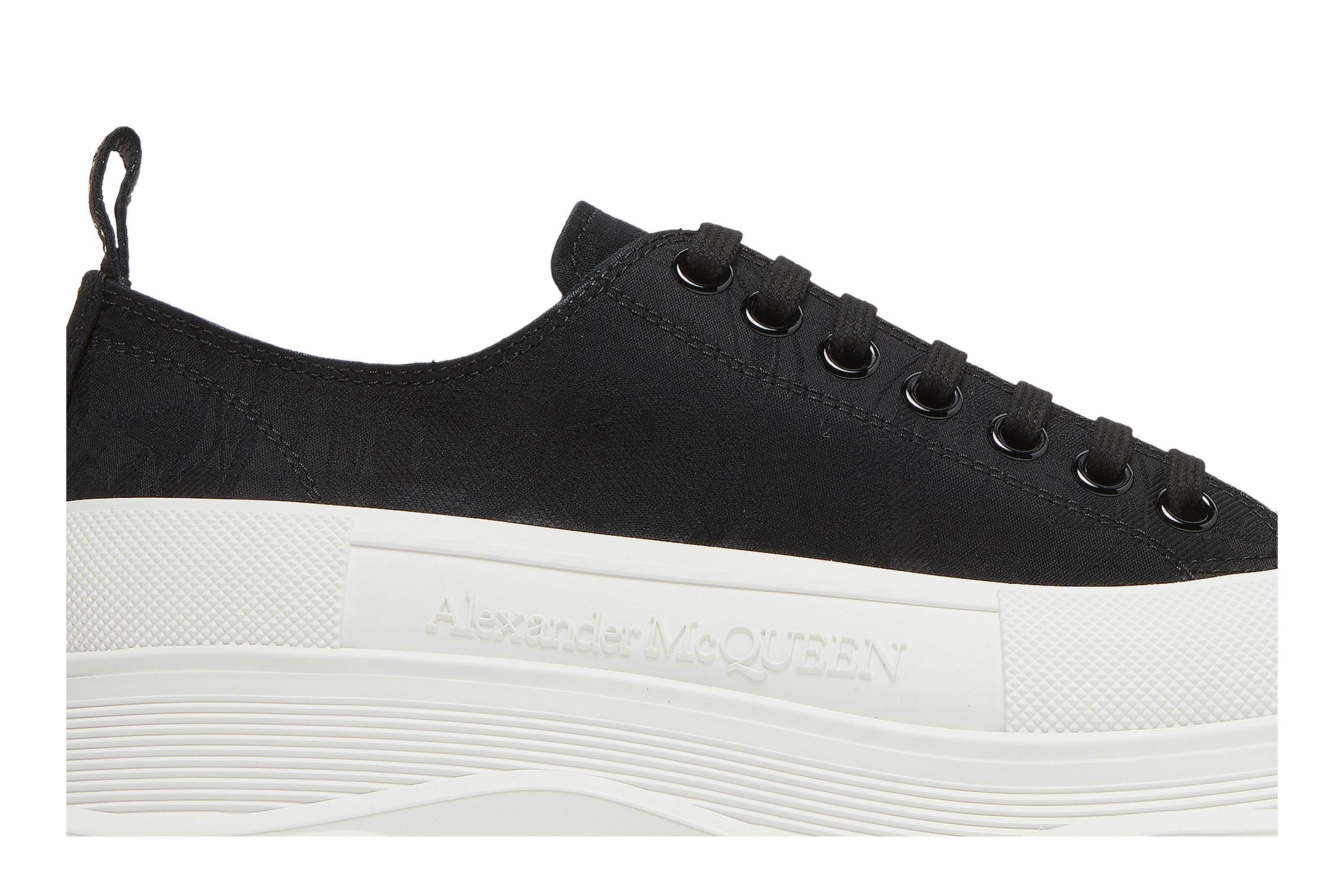 Order Alexander McQueen Tread Slick 'Hitam Putih Gading' 662680-W4QK1-1320