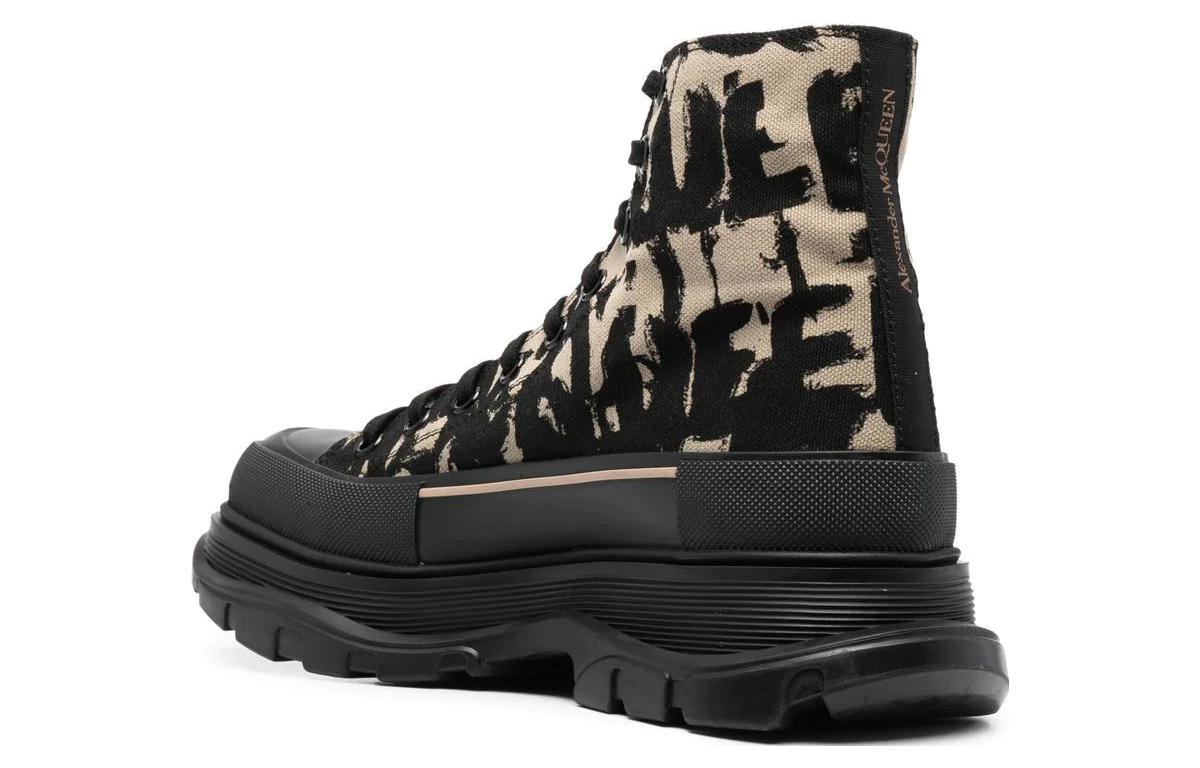 Purchase Alexander McQueen Tread Slick Botas 'Beige Negro Graffiti' 705667-W4TG4-9787