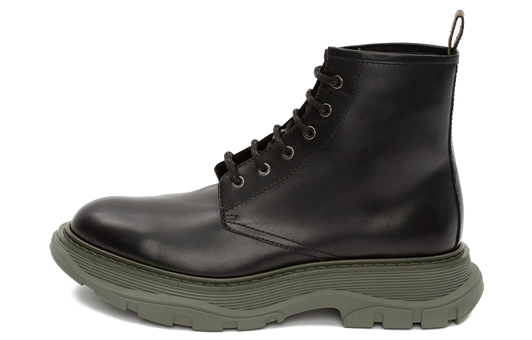 Buy アレキサンダー・マックイーン トレッド スリック ブーツ (黒革) 604250WHXHA1168