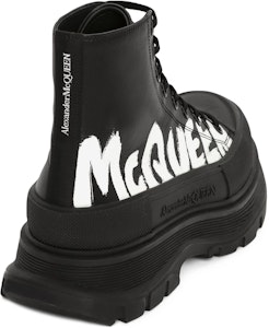 Alexander McQueen Tread Slick But 'Logo Grafiti - Hitam' 682422WIABD1070 Shop Alexander McQueen Tread Slick But 'Logo Grafiti - Hitam' 682422WIABD1070