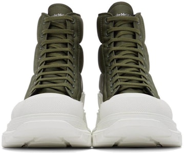 Alexander McQueen Tread Slick Boot 'Khaki Nylon' Sepatu Bot Pria Hijau Tua 682415W4RQ13265 Shop Alexander McQueen Tread Slick Boot 'Khaki Nylon' Sepatu Bot Pria Hijau Tua 682415W4RQ13265