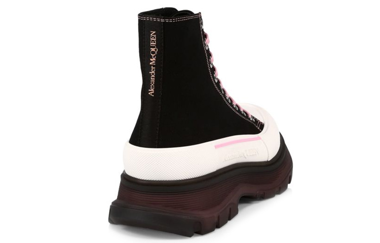 Lookbook 亚历山大麦昆Tread Slick黑色粉色花卉靴子 662686-W4MV9-1321