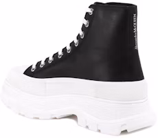 Shop Alexander McQueen 亞歷山大·麥昆 Tread Slick 皮革 增高厚底 中筒休閒馬汀靴 黑白