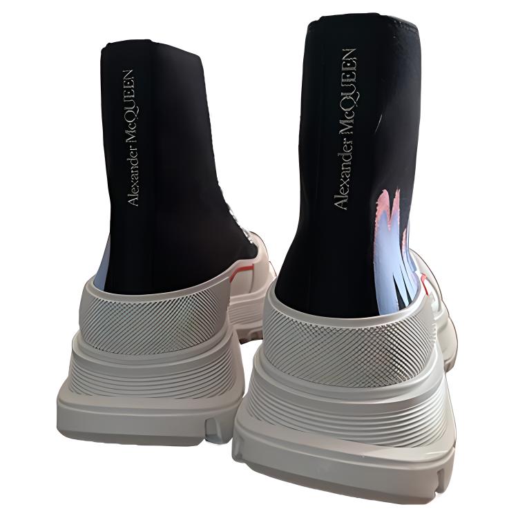 Lookbook Alexander McQueen Tread Slick Hoge Sneakers ''Zwart Blauw Rood'' 686737W4MVP1509