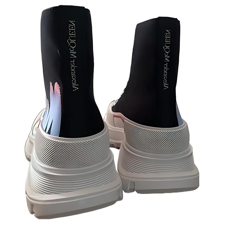 Shop 亞歷山大·麥昆 Tread Slick 時尚系帶 短筒 馬丁靴 男款 黑色