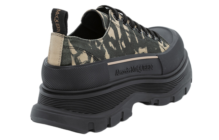 Lookbook 알렉산더 맥퀸 트레드 슬릭 레이스업 '그라피티 - 블랙 베이지' 705668W4TG59787