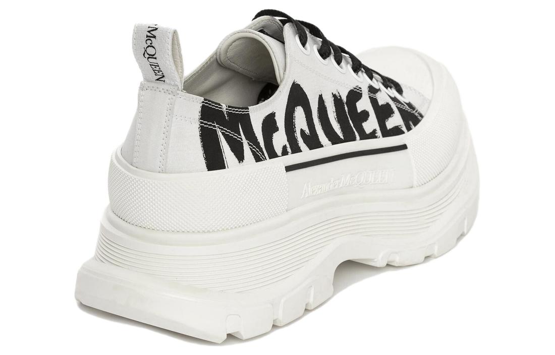 Shop トレッド スリック レースアップ "McQueen グラフィティ ロゴ - ホワイト" 682423WIABD9488