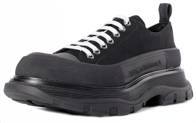 Alexander McQueen Tread Slick Lace Up 'Triple Black' Pria Hitam 604257-W4L32-1000 Lookbook Alexander McQueen Tread Slick Lace Up 'Triple Black' Pria Hitam 604257-W4L32-1000