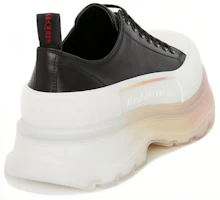 Shop Alexander McQueen Tread Slick Low ''Schwarz und Weiß Leder'' 705662WHZ6E1599