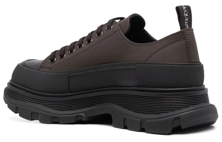Lookbook Alexander McQueen Tread Slick Low ''Braun Schwarz'' 682418W4RJ42246