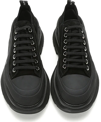 Alexander McQueen Tread Slick Sneakers ''Core Zwart'' 627225WHBGU1081 Shop Alexander McQueen Tread Slick Sneakers ''Core Zwart'' 627225WHBGU1081