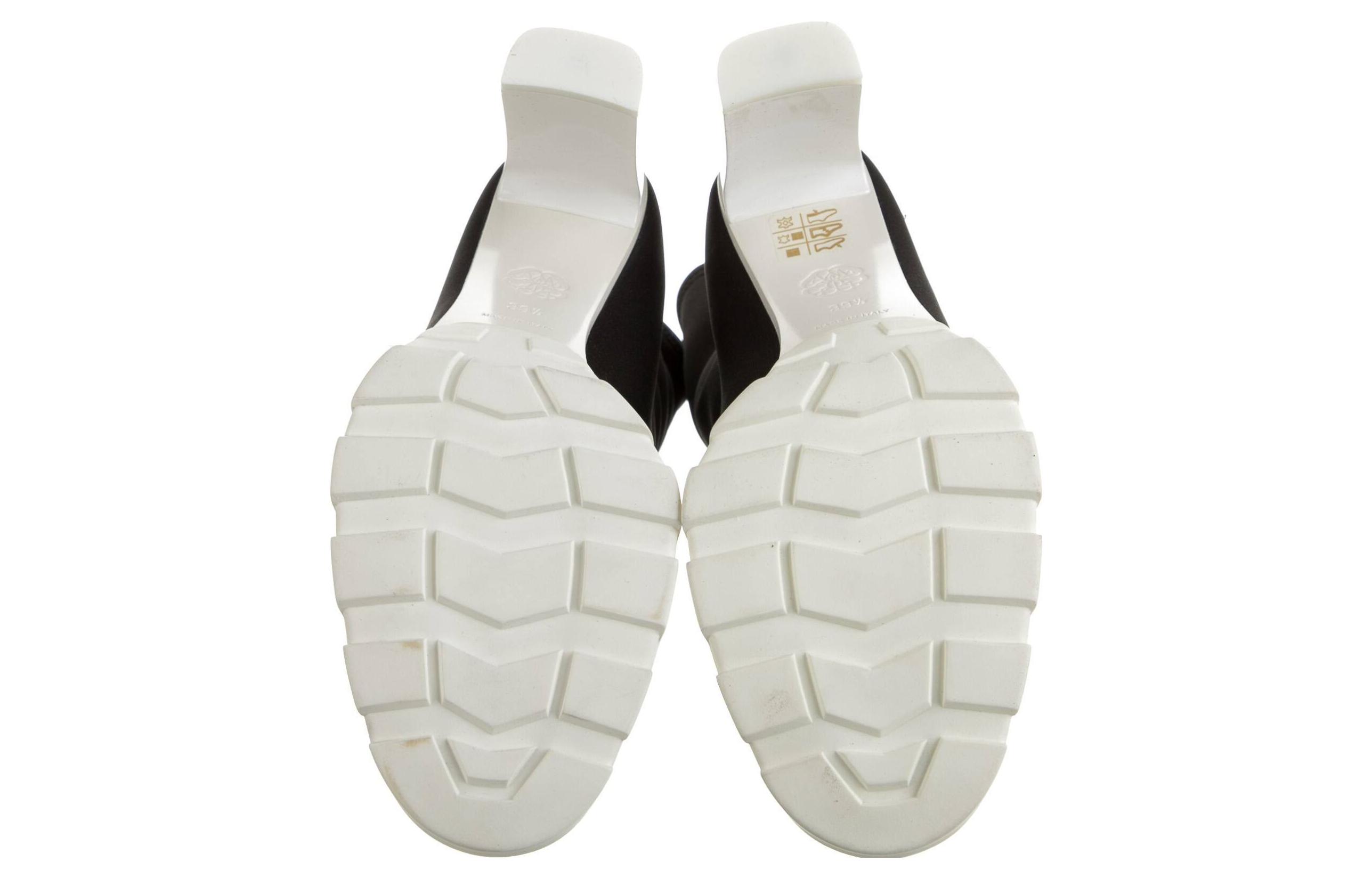 Details for Alexander McQueen Tread Zip Boot 'Hitam Putih' 688310W4SQ11053