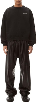 알렉산더 왕 FW22 벨루어 로고 크루넥 풀오버 유니섹스 블랙. UCC2221530-001 Lookbook 알렉산더 왕 FW22 벨루어 로고 크루넥 풀오버 유니섹스 블랙. UCC2221530-001