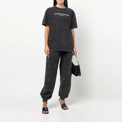 亚历山大王 SS22 酸洗Logo印花灰色男女同款T恤 UCC1221497-678 Shop 亚历山大王 SS22 酸洗Logo印花灰色男女同款T恤 UCC1221497-678