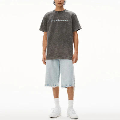 亚历山大王 SS22 渐变logo印花黑色男女款短袖圆领T恤. UCC3221542-007 Lookbook 亚历山大王 SS22 渐变logo印花黑色男女款短袖圆领T恤. UCC3221542-007