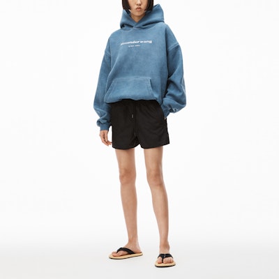 Alexander Wang SS22 Seluar Pendek Nylon Logo Jacquard Unisex Hitam UWC2224043-001 Lookbook Alexander Wang SS22 Seluar Pendek Nylon Logo Jacquard Unisex Hitam UWC2224043-001