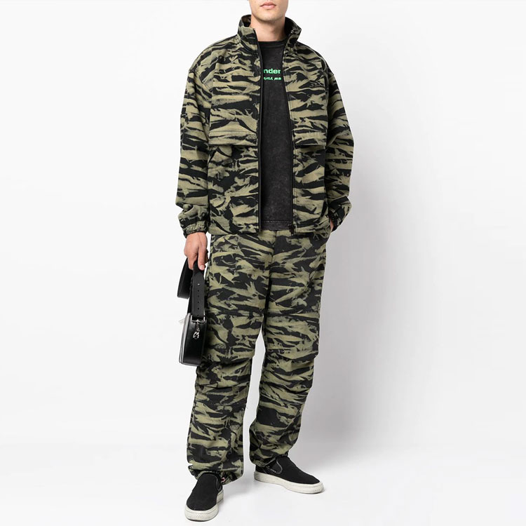 Lookbook Alexander Wang SS22 Tiger Capsule Camo Wide-Leg Sweatpants Unisex Army Green UDC1224053-737