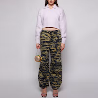 Shop 亞歷山大王 SS22 虎纹迷彩寬版運動褲 男女款 軍綠色 UDC1224053-737