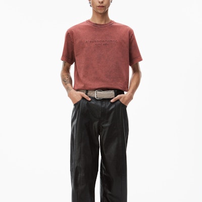 Alexander Wang SS24 Baju T-Shirt Unisex Oversized Merah Logo Knit Ribbed. UCC12416976-44A Lookbook Alexander Wang SS24 Baju T-Shirt Unisex Oversized Merah Logo Knit Ribbed. UCC12416976-44A