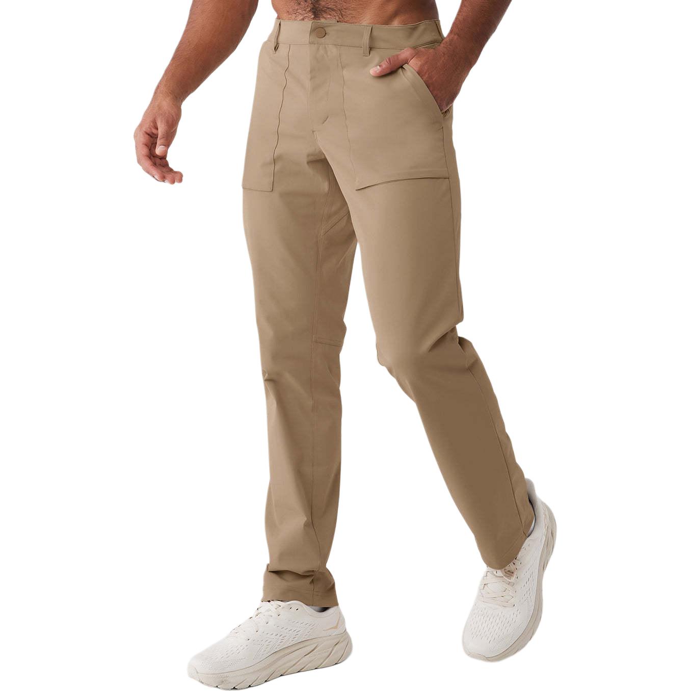 Shop Alo Yoga Block直筒休闲裤带口袋裤子. M5131R