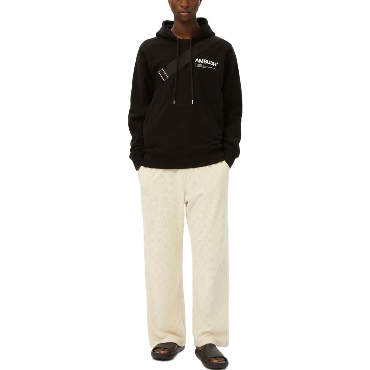 Lookbook AMBUSH Sudadera Negra con Diseño de Logotipo de Letras. BMBB012S22FLE0011002