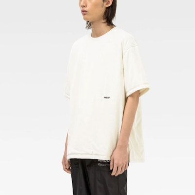 AMBUSH Kemeja-T Logo Kapas Beige Lengan Pendek. BMAA013F21JER0020404 Details for AMBUSH Kemeja-T Logo Kapas Beige Lengan Pendek. BMAA013F21JER0020404