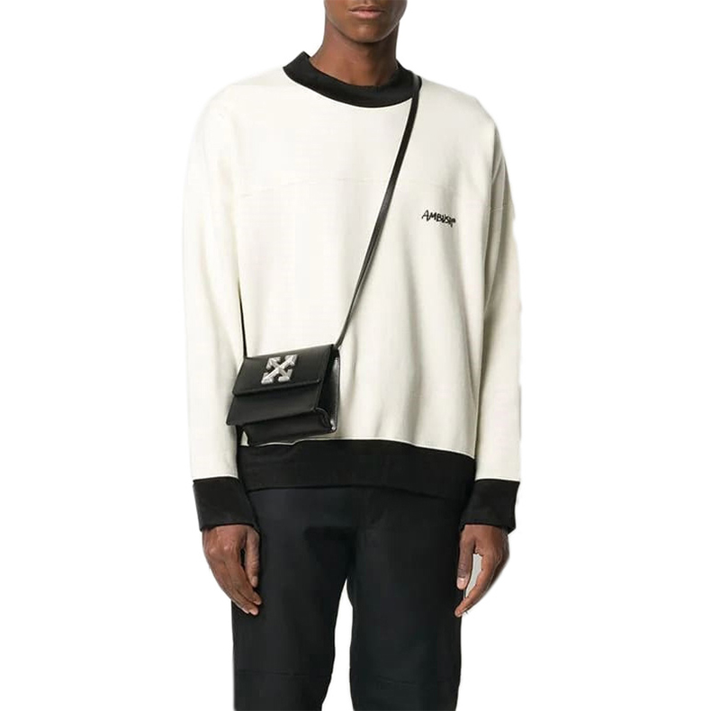 Shop AMBUSH 對比字母白色圓領衛衣 BMBA002-F20FLE001-0210