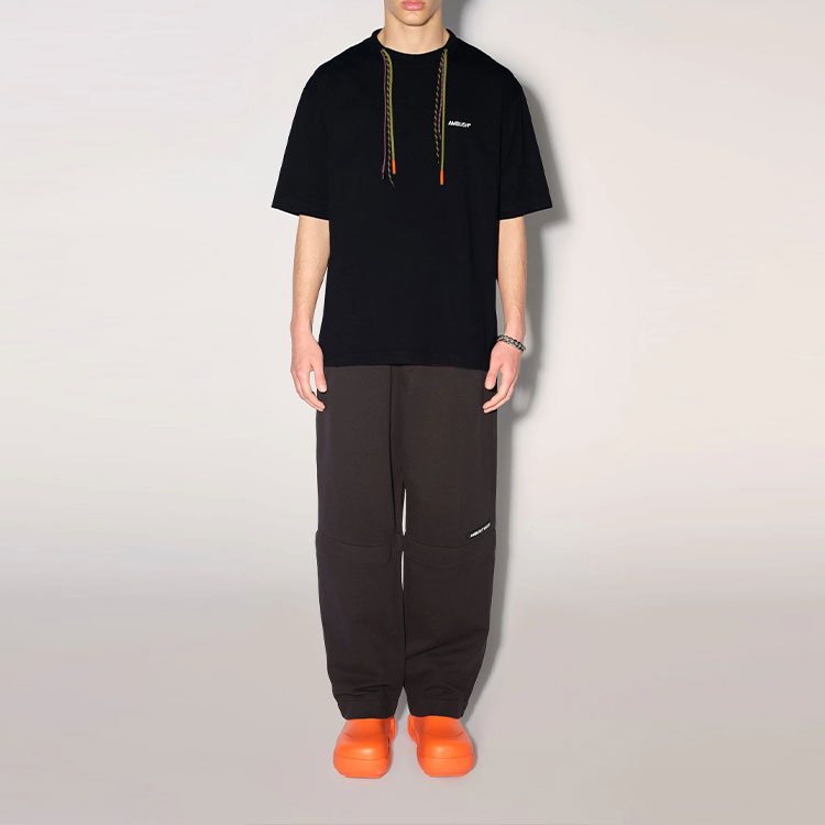 Lookbook AMBUSH 2022秋冬 黑色抽绳细节圆领T恤。 BMAA056F22JER0011002
