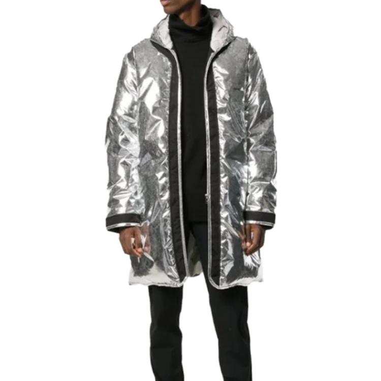 Lookbook AMBUSH FW23 오버사이즈 실버 후드 집업 다운 재킷. 12111940