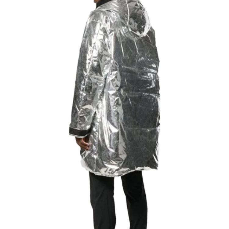 Shop AMBUSH FW23 오버사이즈 실버 후드 집업 다운 재킷. 12111940