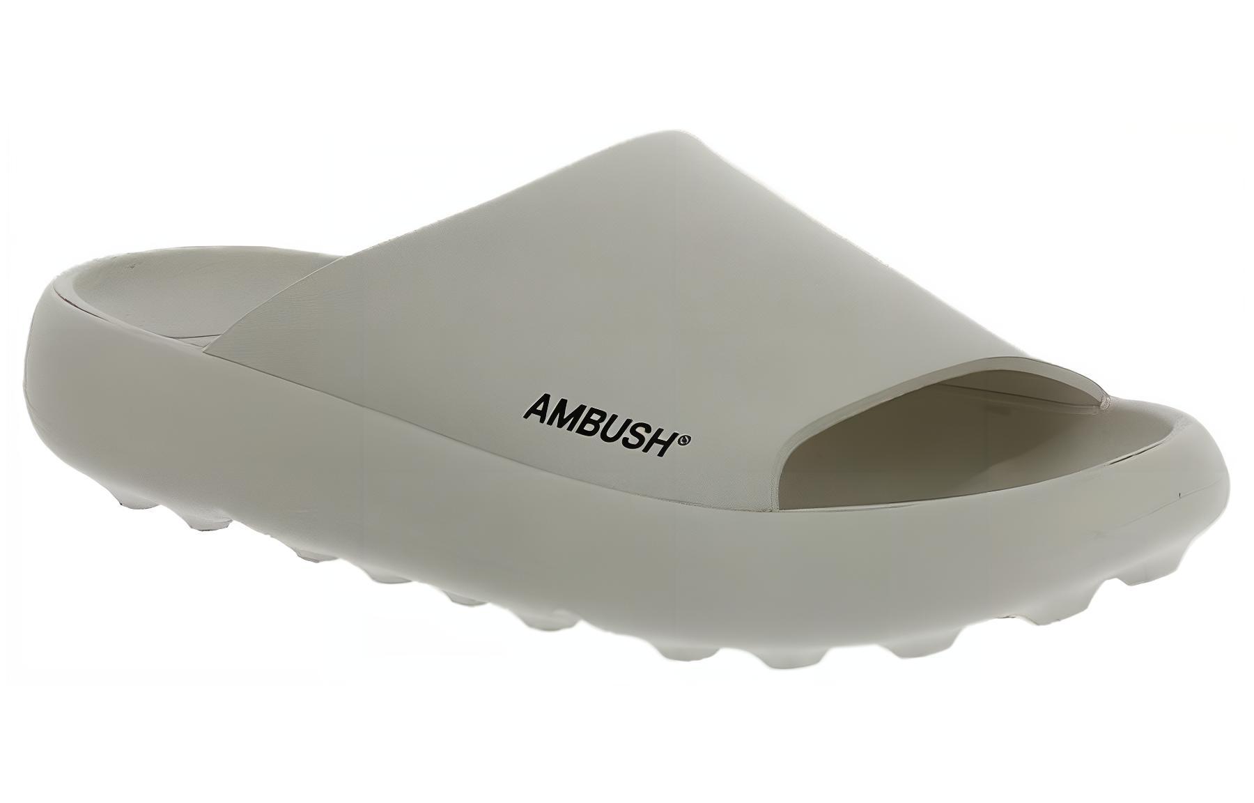 Lookbook AMBUSH 时尚白色拖鞋 BMIC005S23MAT0010110