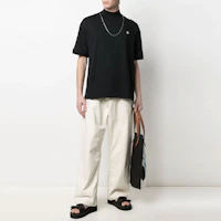 Lookbook AMBUSH SS21 Kaos Hitam Logo Bordir Detail Rantai. BMAA010S21JER0011001