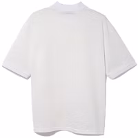 Lookbook AMBUSH SS21 Kaos Putih Lengan Pendek dengan Aksen Rantai. 16253534