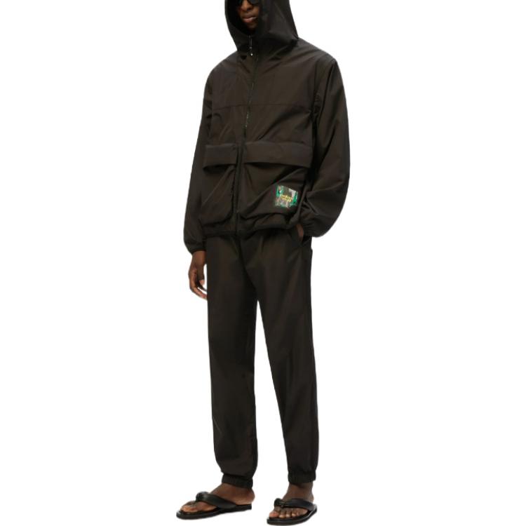 Lookbook AMBUSH SS22 팩터블 블랙 후드 재킷 남성 의류. BMEB007S22FAB0011084