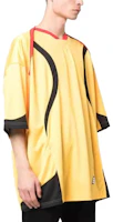 Details for Kaos Unisex Kuning AMBUSH SS23 Logo Print V-Neck Lengan Pendek. BMAA068S23FAB0011610