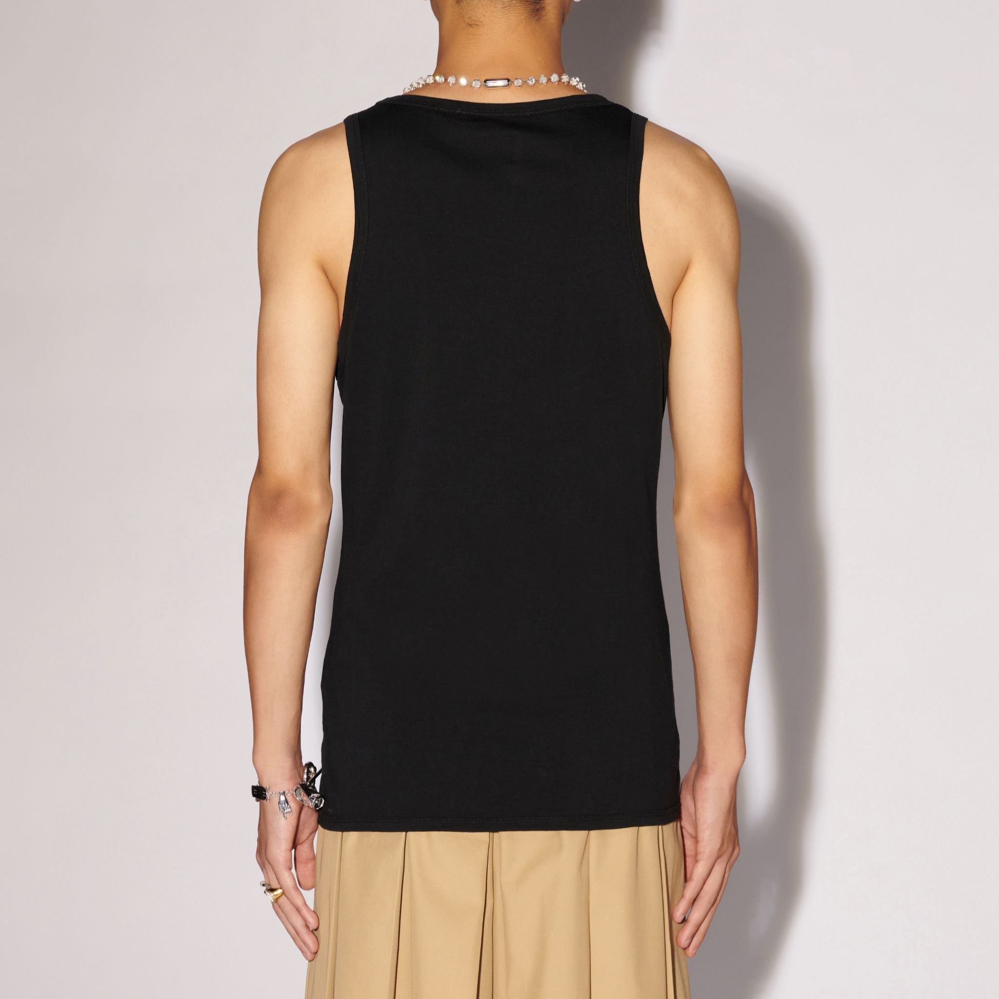 Shop AMBUSH SS24 Hitam Tank Top Tanpa Lengan Crewneck. BMAG002S24JER0011000