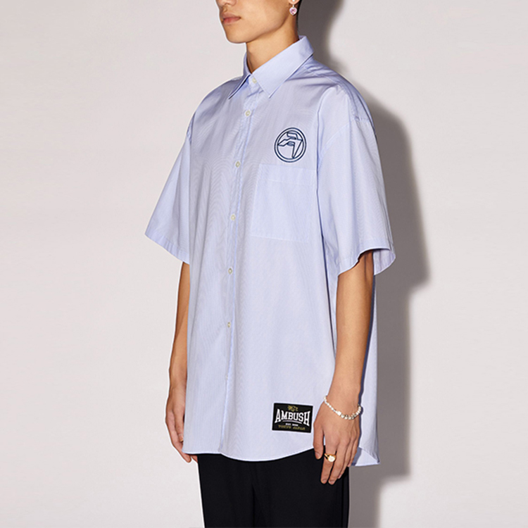Purchase AMBUSH SS24 条纹徽章刺绣短袖衬衫 男士蓝色 BMGG001S24FAB0024445