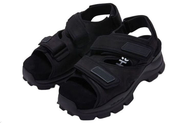 Shop 앰부쉬 트렉 샌들 (블랙 스웨이드) BMIH005S22LEA0011000