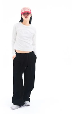 Ames Worldwide Basic Black Sweatpants with Small Logo AM2FFUPA10ABK Sizing Ames Worldwide Basic Black Sweatpants with Small Logo AM2FFUPA10ABK