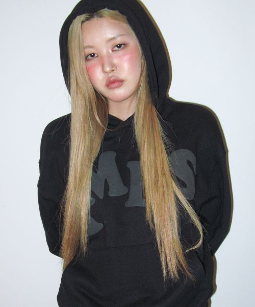 Lookbook Ames Worldwide Big Typo Black Hoodie AM2EFUM400ABK