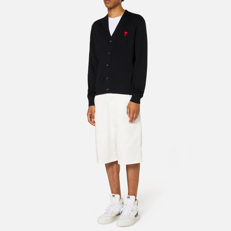 AMI Paris  Black Wool V-Neck Sweater with Red Heart Logo. BFHKC001.001-001 圖 5