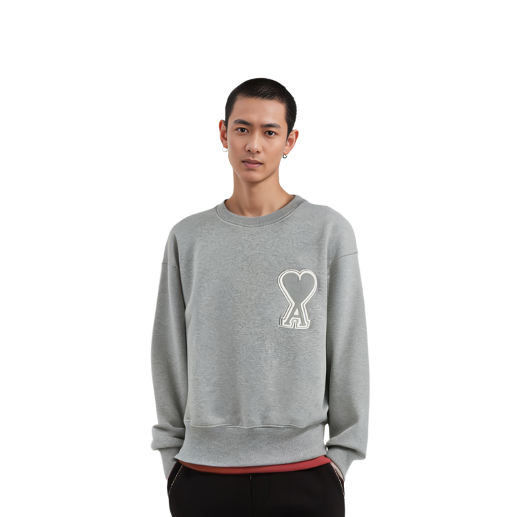 Sizing 아미 파리 클래식 하트 로고 스웻셔츠 그레이 색상. A20HJ037747-055