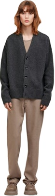 アミ パリス グレー Vネック ボタンアップ ルーズ カーディガン セーター UKC110KN0028-055 Lookbook アミ パリス グレー Vネック ボタンアップ ルーズ カーディガン セーター UKC110KN0028-055