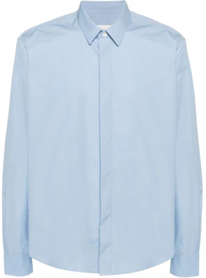 AMI PARIS Camisa Azul Claro Manga Larga con Logo Bordado. USH150CO0063-484 Order AMI PARIS Camisa Azul Claro Manga Larga con Logo Bordado. USH150CO0063-484