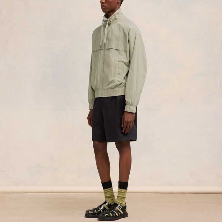 AMI PARIS  Short Outdoor Jacket with Stand Collar and Pocket Design in Olive. HJK051PA0009 圖 5