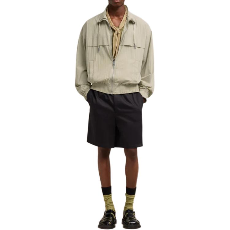 Lookbook Ami Paris AMIPARIS 經典鼠尾草綠立領拉鍊外套。 HJK051PA0009317