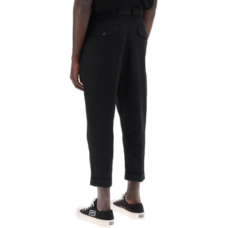 Lookbook Ami Paris Seluar Slim Fit Warna Hitam Kasual Crop Lelaki. HTR101CO0009-001