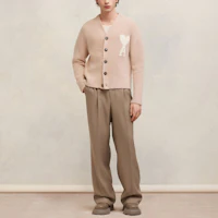 Lookbook Ami Paris AMIPARIS Cloudy Wool Ami De Cœur Pink Heart V-Neck Cardigan Unisex Sweater. UKC025KN0032-685