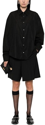 아미파리 AMIPARIS 남녀공용 블랙 오버사이즈 버튼업 롱슬리브 셔츠 USH116CO0064-001 Lookbook 아미파리 AMIPARIS 남녀공용 블랙 오버사이즈 버튼업 롱슬리브 셔츠 USH116CO0064-001