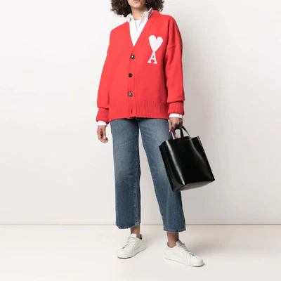 Ami Paris AMIPARIS FW21 Red Heart V-Neck Wool Cardigan Unisex Sweater. H21K313-018600 Shop Ami Paris AMIPARIS FW21 Red Heart V-Neck Wool Cardigan Unisex Sweater. H21K313-018600